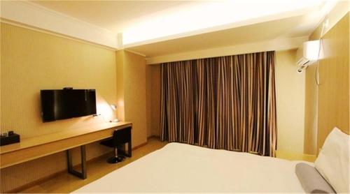 Imagen de la habitación del Hotel Starway Qingdao Taidong Pedestrian Street. Foto 9