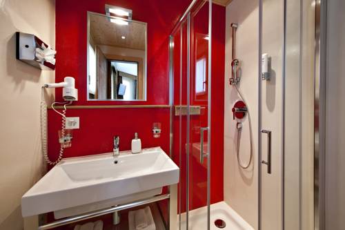 Imagen de la habitación del Hotel Station, PONTRESINA. Foto 8