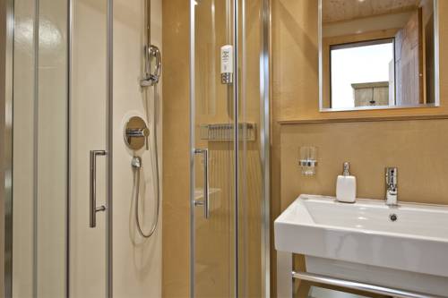 Imagen de la habitación del Hotel Station, PONTRESINA. Foto 12