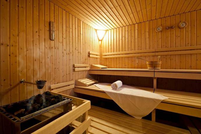 Imagen de la piscina del Hotel Station, PONTRESINA. Foto 19