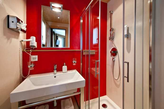 Imagen de la habitación del Hotel Station, PONTRESINA. Foto 12