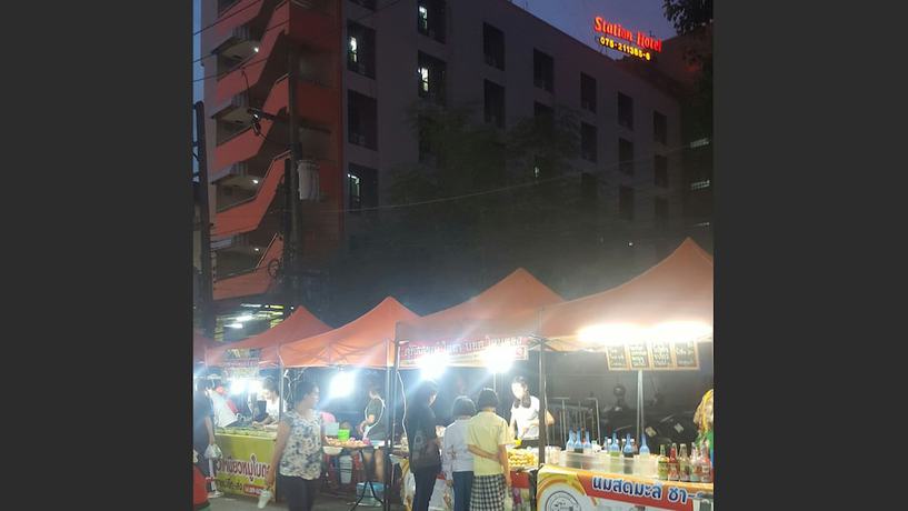 Imagen del bar/restaurante del Hotel Station, Trang. Foto 4