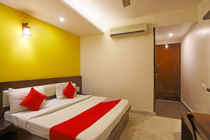 Imagen de la habitación del Hotel Station View Mughalsarai by ShriGos. Foto 11