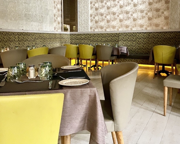 Imagen del bar/restaurante del Hotel Status Club Resort. Foto 4