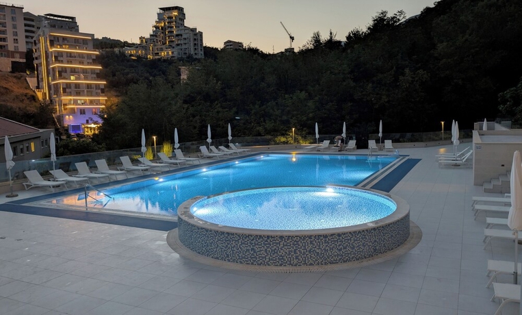 Imagen de la piscina del Hotel Status apartments 173. Foto 16