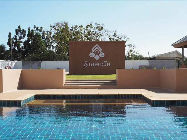 Imagen de la piscina del Hotel S-tawan and Convention. Foto 18