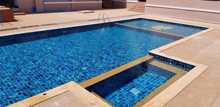 Imagen de la piscina del Hotel S-tawan and Convention. Foto 19