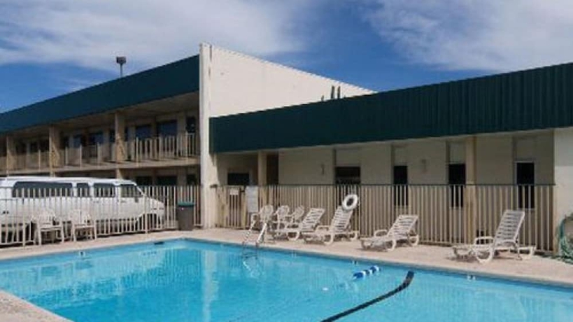 Imagen de la piscina del Hotel Stay Express Inn North Charleston. Foto 10