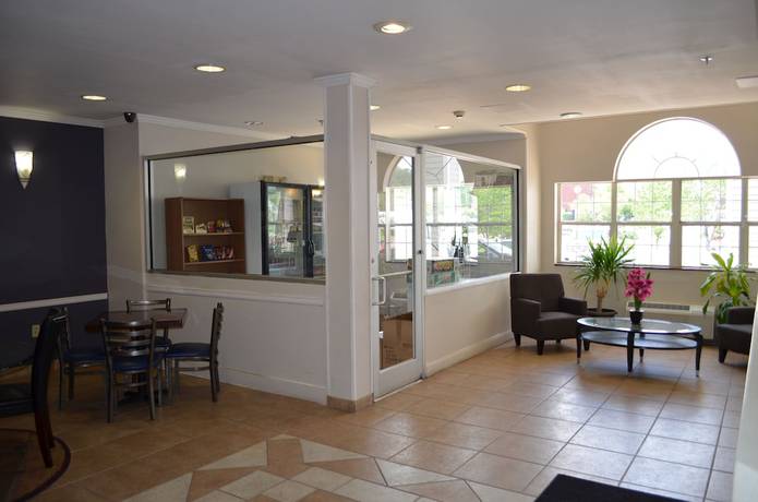 Imagen de los interiores del Hotel Stay Express Inn and Suites Atlanta. Foto 19