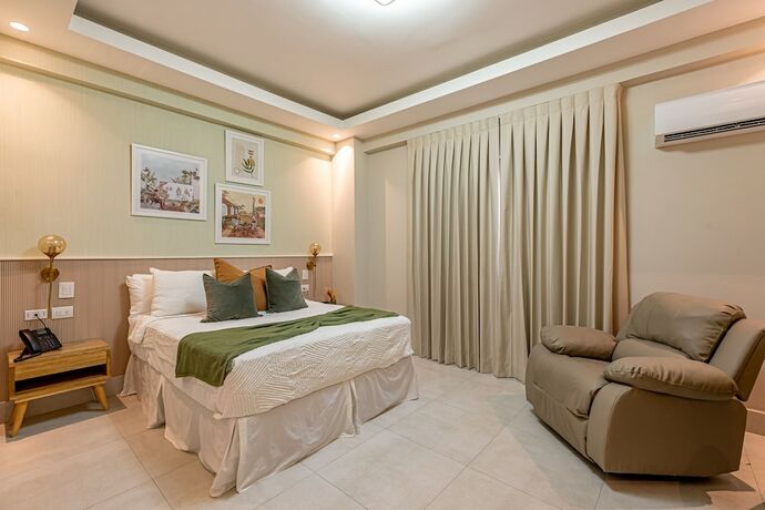 Imagen de la habitación del Hotel Stay Here Suites. Foto 15