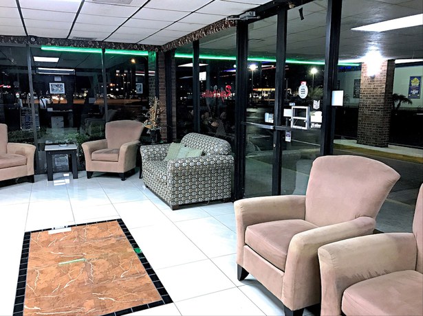 Imagen de los interiores del Hotel Stay Inn And Suites, Bartow. Foto 18