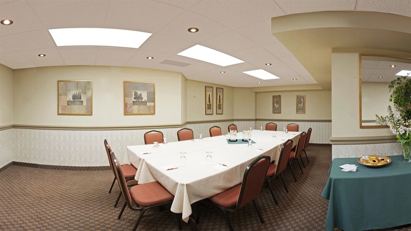 Imagen de los interiores del Hotel Stay Inn, Toronto. Foto 14