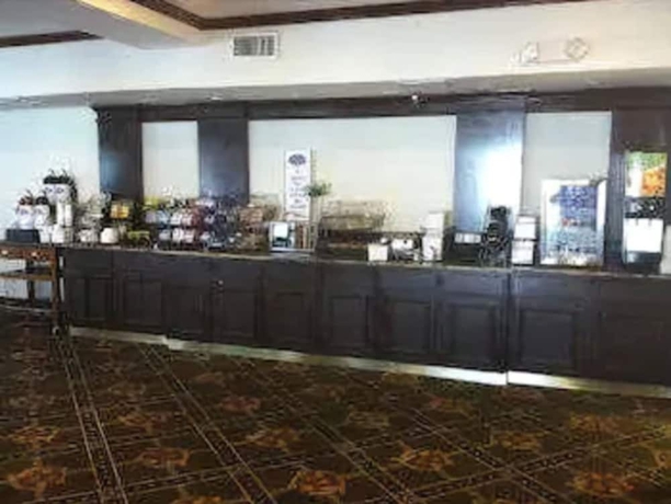 Imagen del bar/restaurante del Hotel Stay Inn and Suites Montgomery. Foto 3