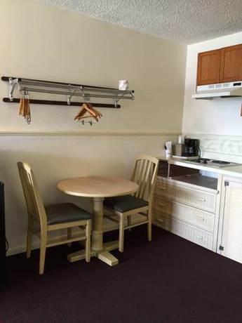 Imagen de la habitación del Hotel Stay Plus Inn. Foto 6