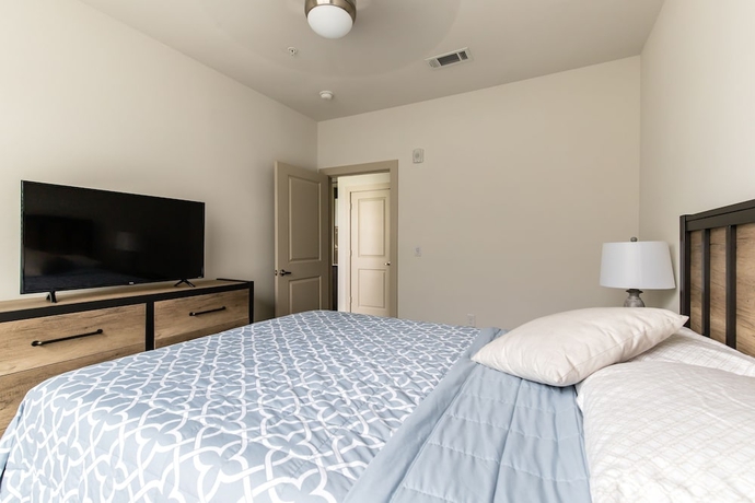 Imagen de la habitación del Hotel StayOvr at Legacy West - Windrose. Foto 11