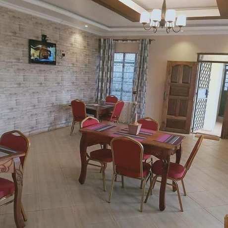 Imagen del bar/restaurante del Hotel Stay.Plus Villa Serene Kitale. Foto 7