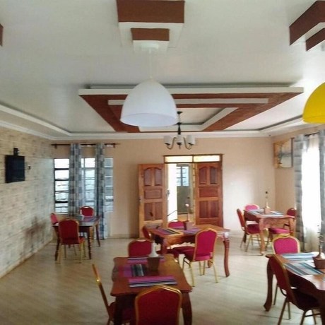 Imagen del bar/restaurante del Hotel Stay.Plus Villa Serene Kitale. Foto 8