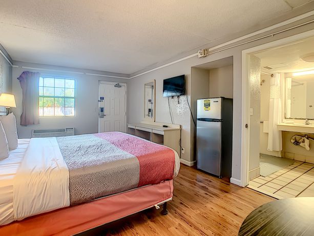 Imagen de la habitación del Hotel Stayable Suites Jacksonville North. Foto 7