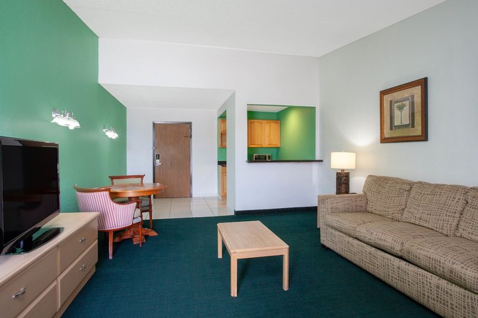 Imagen de la habitación del Hotel Stayable Suites Kissimmee East. Foto 6