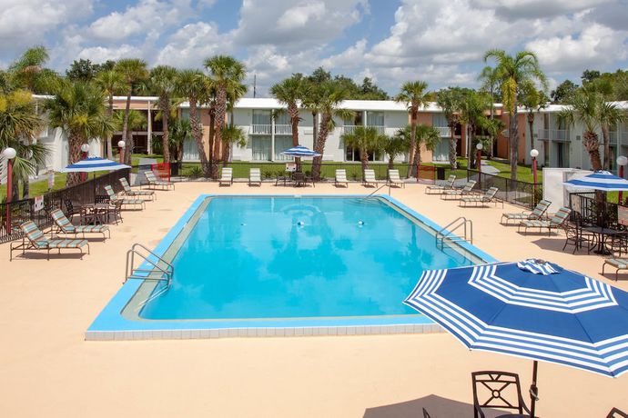 Imagen de la piscina del Hotel Stayable Suites Kissimmee East. Foto 20