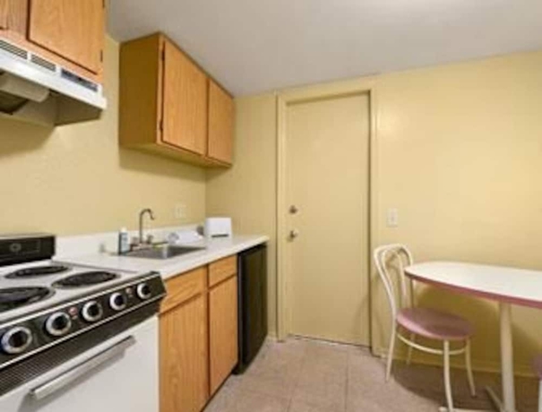 Imagen de la habitación del Hotel Stayable Suites Kissimmee West. Foto 13