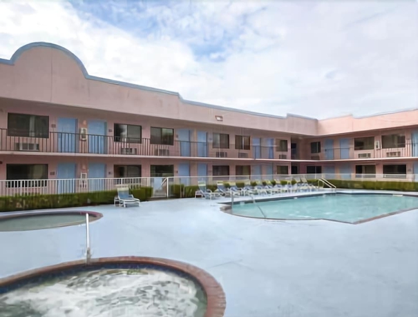 Imagen de la piscina del Hotel Stayable Suites Kissimmee West. Foto 18