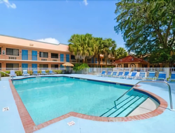 Imagen de la piscina del Hotel Stayable Suites Kissimmee West. Foto 19