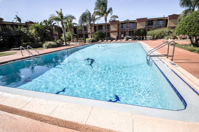 Imagen de la piscina del Hotel Stayable Suites Orlando. Foto 16