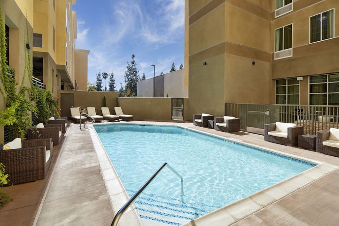 Imagen de la piscina del Hotel Staybridge Suites Anaheim At The Park, an IHG. Foto 20