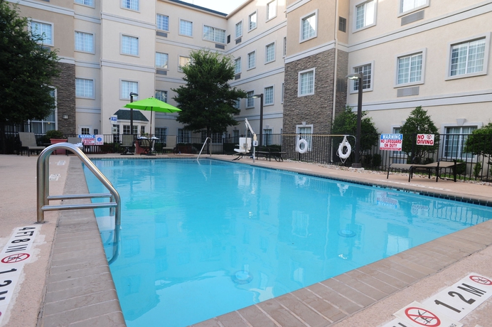 Imagen de la piscina del Hotel Staybridge Suites Austin Central / Airport Area, An Ihg. Foto 15
