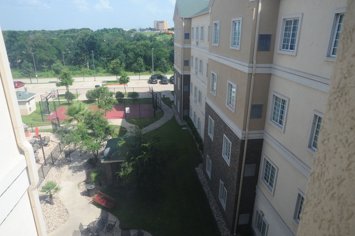 Imagen de los exteriores del Hotel Staybridge Suites Austin Central / Airport Area, An Ihg. Foto 8