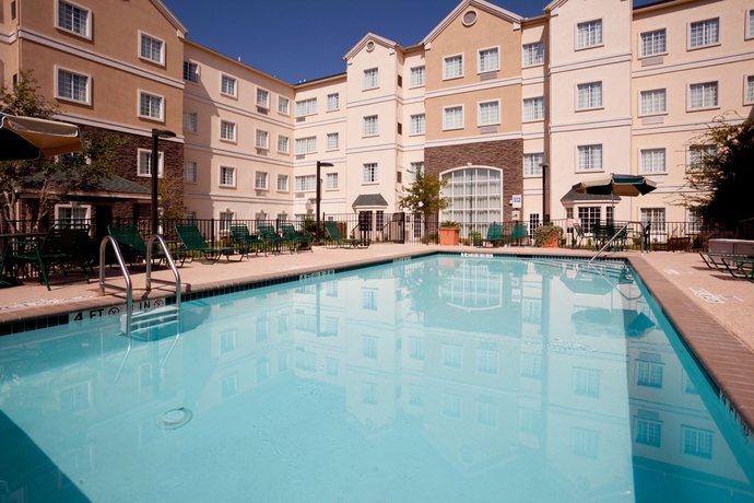 Imagen de la piscina del Hotel Staybridge Suites Austin Central / Airport Area, An Ihg. Foto 16