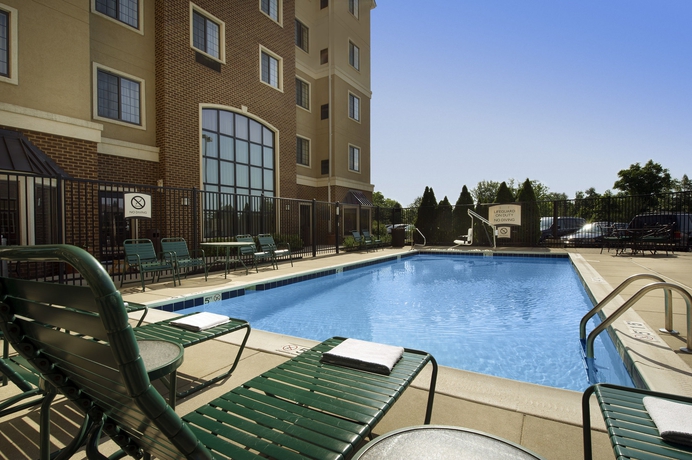Imagen de la piscina del Hotel Staybridge Suites Baltimore Bwi Airport, An Ihg. Foto 15