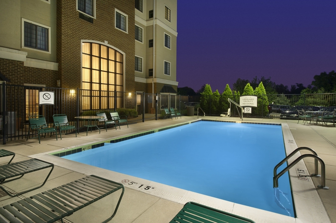 Imagen de la piscina del Hotel Staybridge Suites Baltimore Bwi Airport, An Ihg. Foto 16