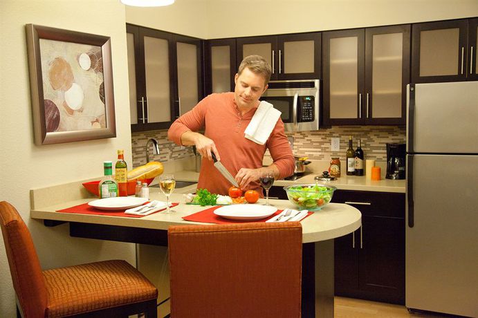 Imagen de los interiores del Hotel Staybridge Suites Bismarck. Foto 10