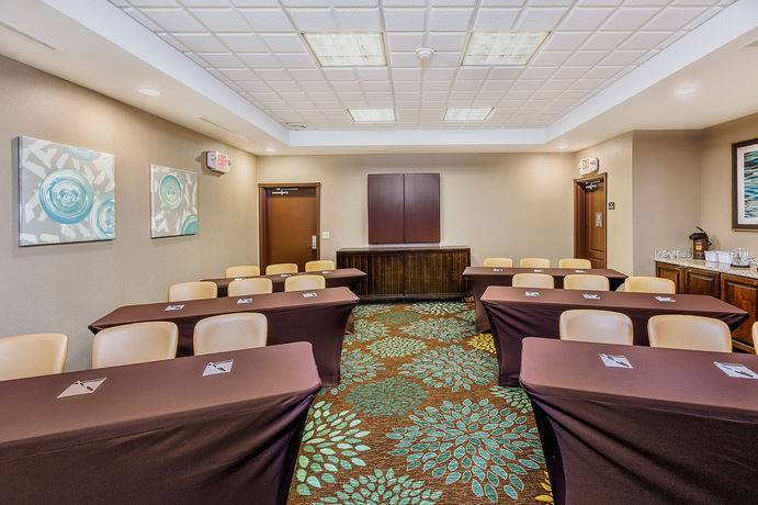 Imagen de la habitación del Hotel Staybridge Suites Bismarck. Foto 3