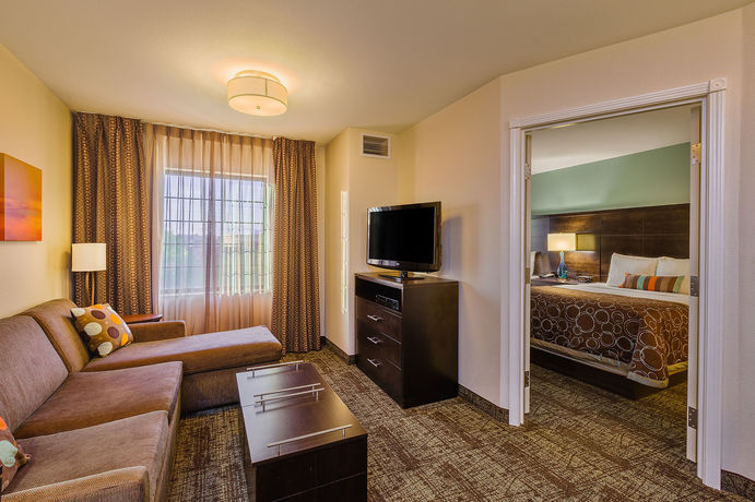 Imagen de los interiores del Hotel Staybridge Suites Bismarck. Foto 15