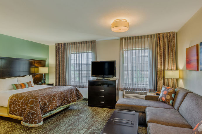 Imagen del bar/restaurante del Hotel Staybridge Suites Bismarck. Foto 2