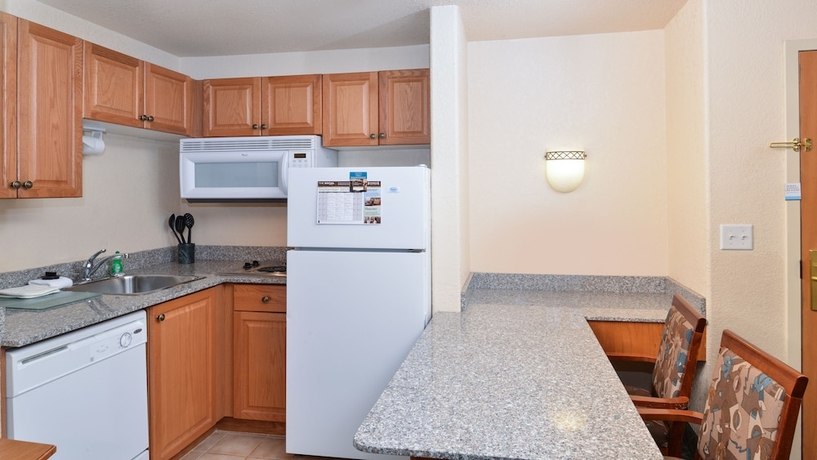 Imagen de la habitación del Hotel Staybridge Suites Calgary Airport, An Ihg. Foto 3