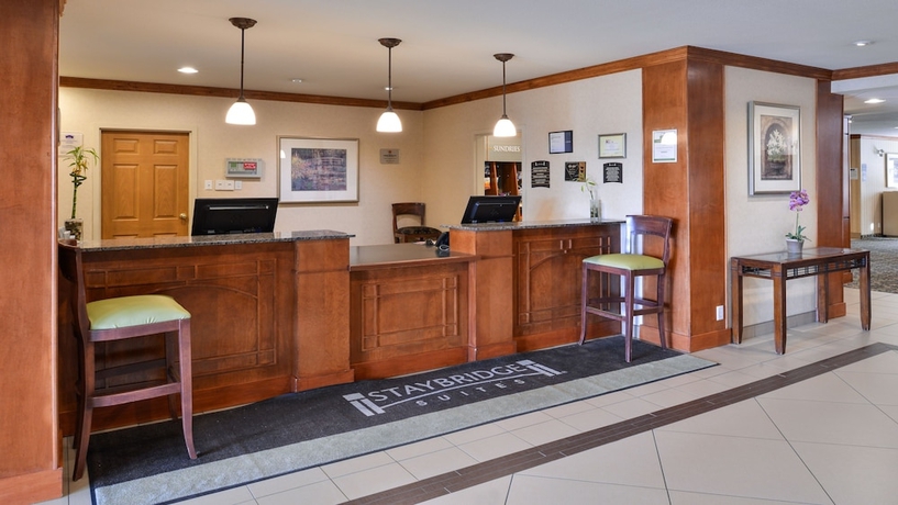 Imagen de los interiores del Hotel Staybridge Suites Calgary Airport, An Ihg. Foto 14