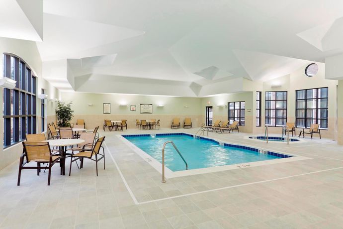 Imagen de los interiores del Hotel Staybridge Suites Canton, An Ihg. Foto 6
