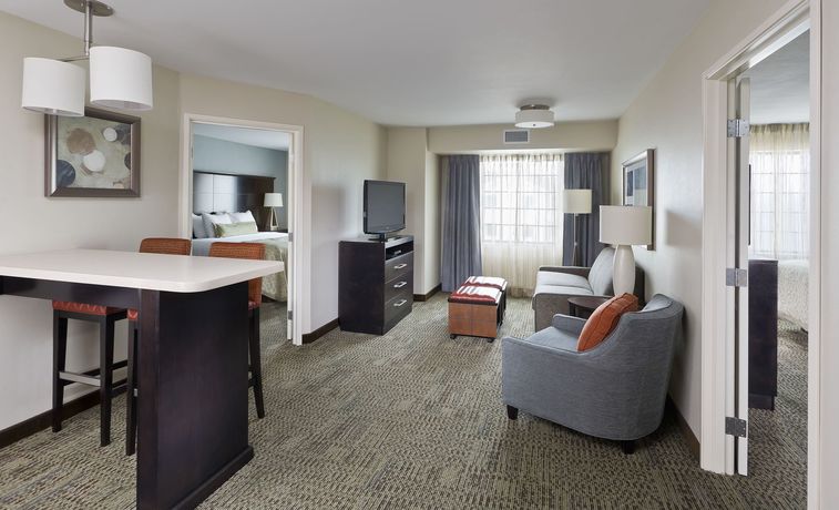 Imagen de los interiores del Hotel Staybridge Suites Canton, An Ihg. Foto 7