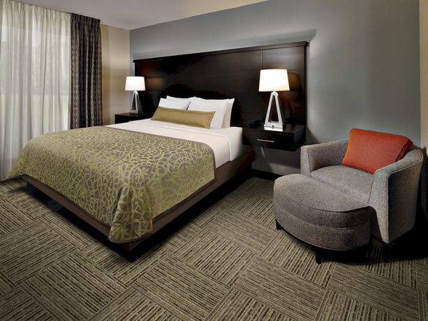 Imagen de los interiores del Hotel Staybridge Suites Canton, An Ihg. Foto 8