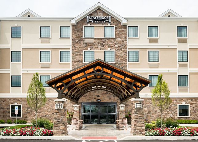 Imagen de los interiores del Hotel Staybridge Suites Canton, An Ihg. Foto 9