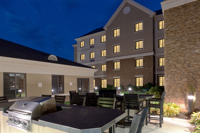 Imagen de los exteriores del Hotel Staybridge Suites Chantilly - Dulles Airport, An Ihg. Foto 7