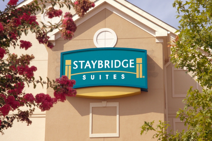 Imagen de los exteriores del Hotel Staybridge Suites Chantilly - Dulles Airport, An Ihg. Foto 8