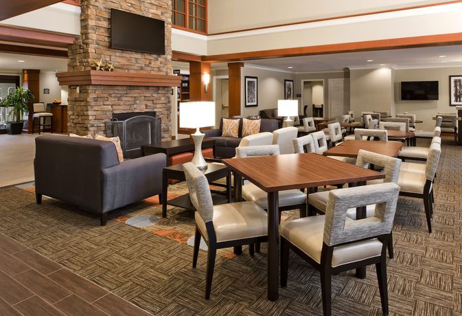 Imagen del bar/restaurante del Hotel Staybridge Suites Charlotte Ballantyne, An Ihg. Foto 2