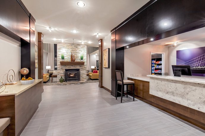 Imagen de los interiores del Hotel Staybridge Suites Charlottesville Airport, An Ihg. Foto 19