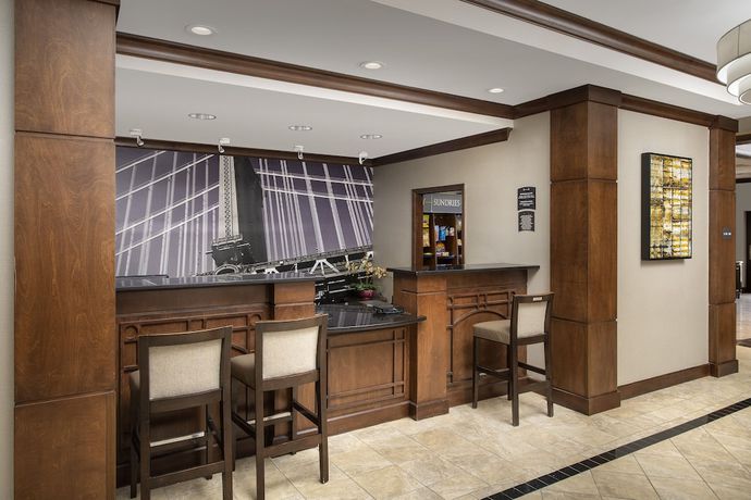 Imagen del bar/restaurante del Hotel Staybridge Suites Columbia, an IHG, Columbia. Foto 3