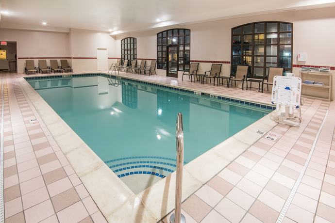 Imagen de la piscina del Hotel Staybridge Suites Columbus-airport, An Ihg. Foto 19